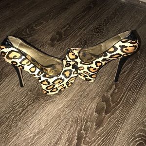 Peep toe Sam Edelman Pumps!! 😍